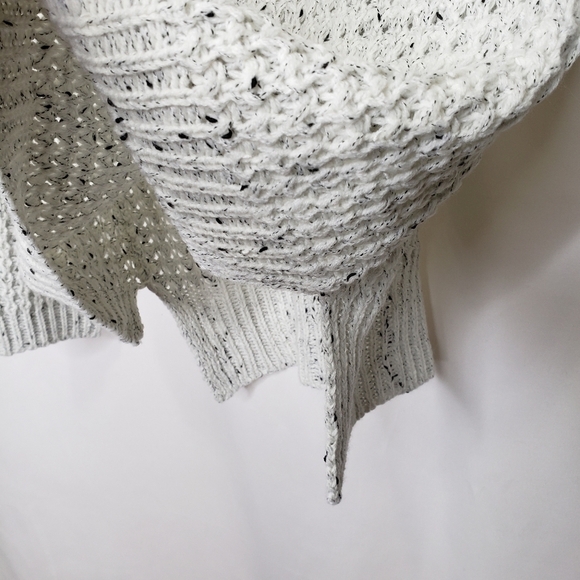 Papillon neck shoulder cut out sweater Medium - Picture 3 of 4